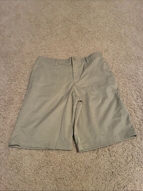 Under Armour Khaki Shorts (size 16)